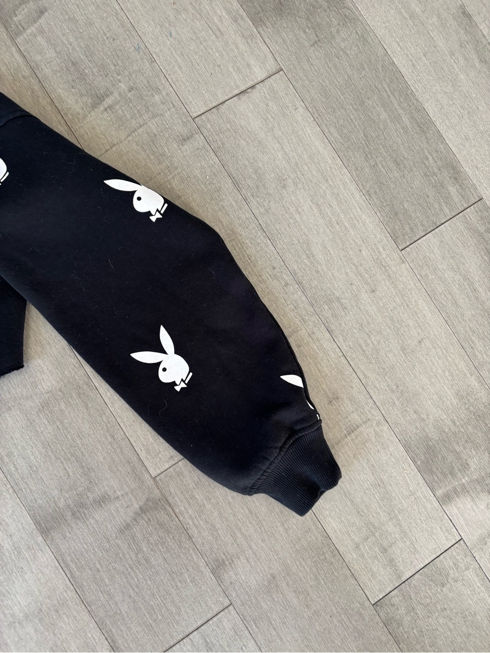 PLAYBOY Black Cropped Bunny-Print Hoodie - Picture 8 of 11